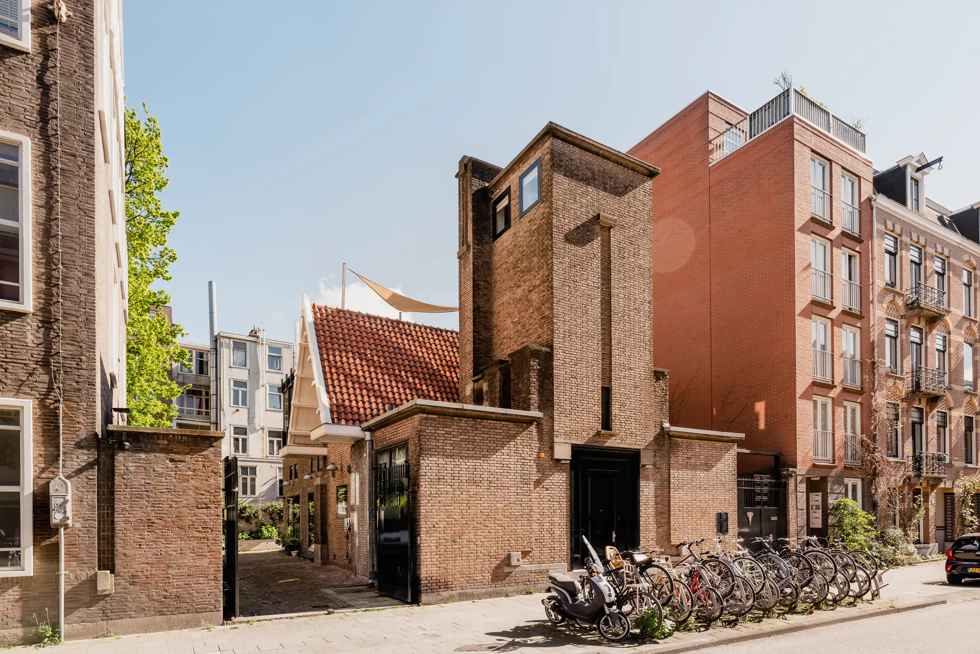 ‘Het Torenhuys’, een voormalig onderstation ontworpen door de Dienst Publieke Werken