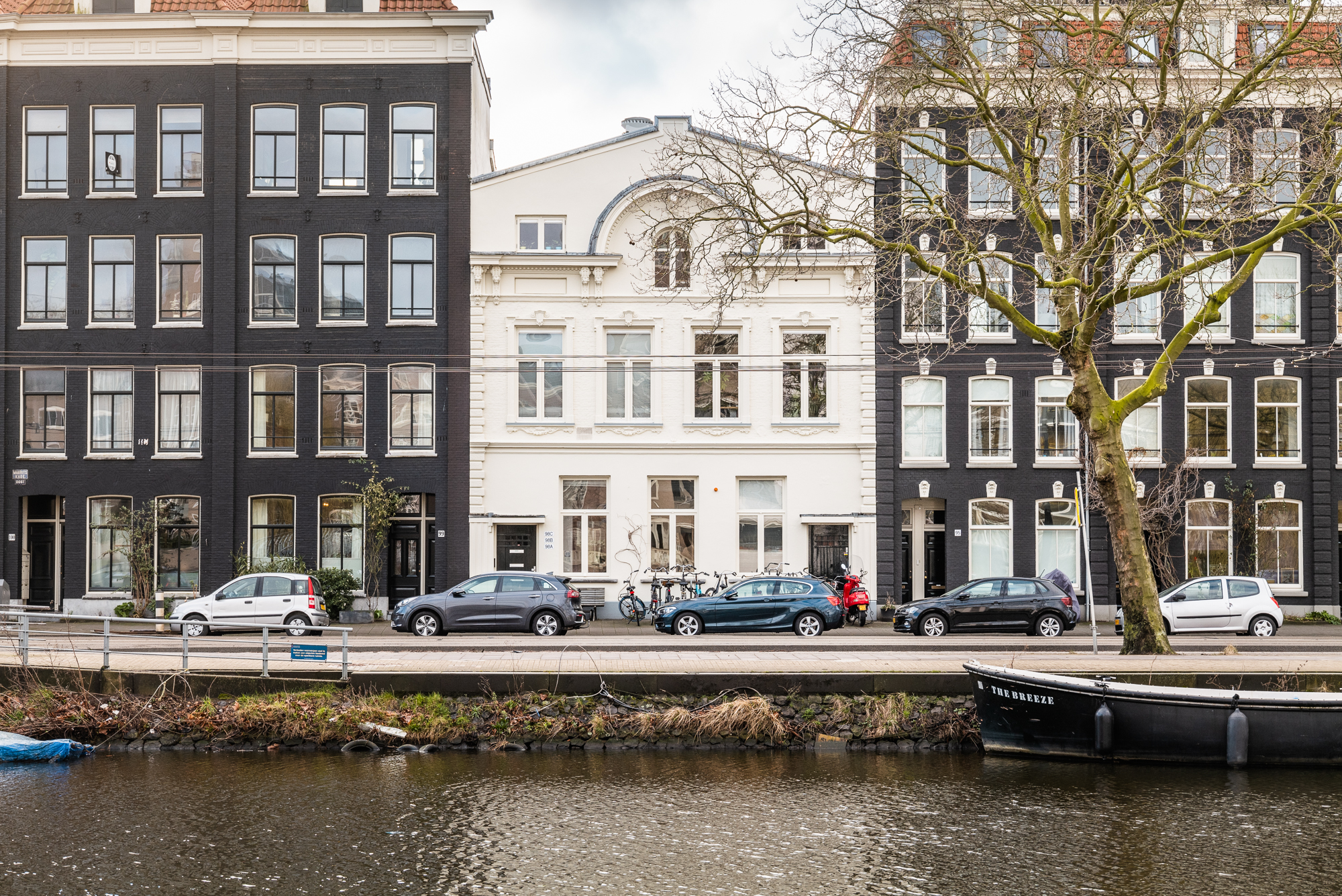 De verkoop van gemeentelijk vastgoed.